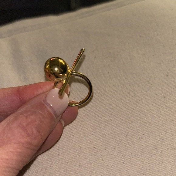 Elegant Gold-Tone Ring - Picture 6 of 6